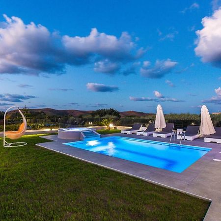 Evangelos Villas, Lavish Touch, By Thinkvilla Angeliana  エクステリア 写真