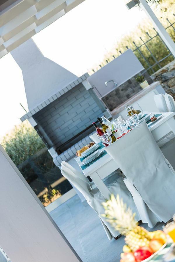 Evangelos Villas, Lavish Touch, By Thinkvilla Angeliana  エクステリア 写真